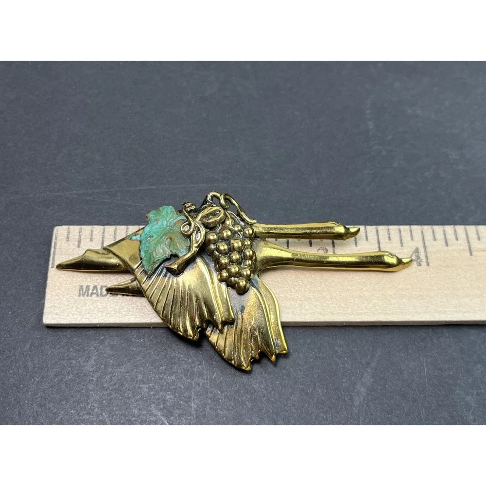 Vintage Geese Goose Flying w/ Grapes Flock Gold Tone Brooch Pin 4